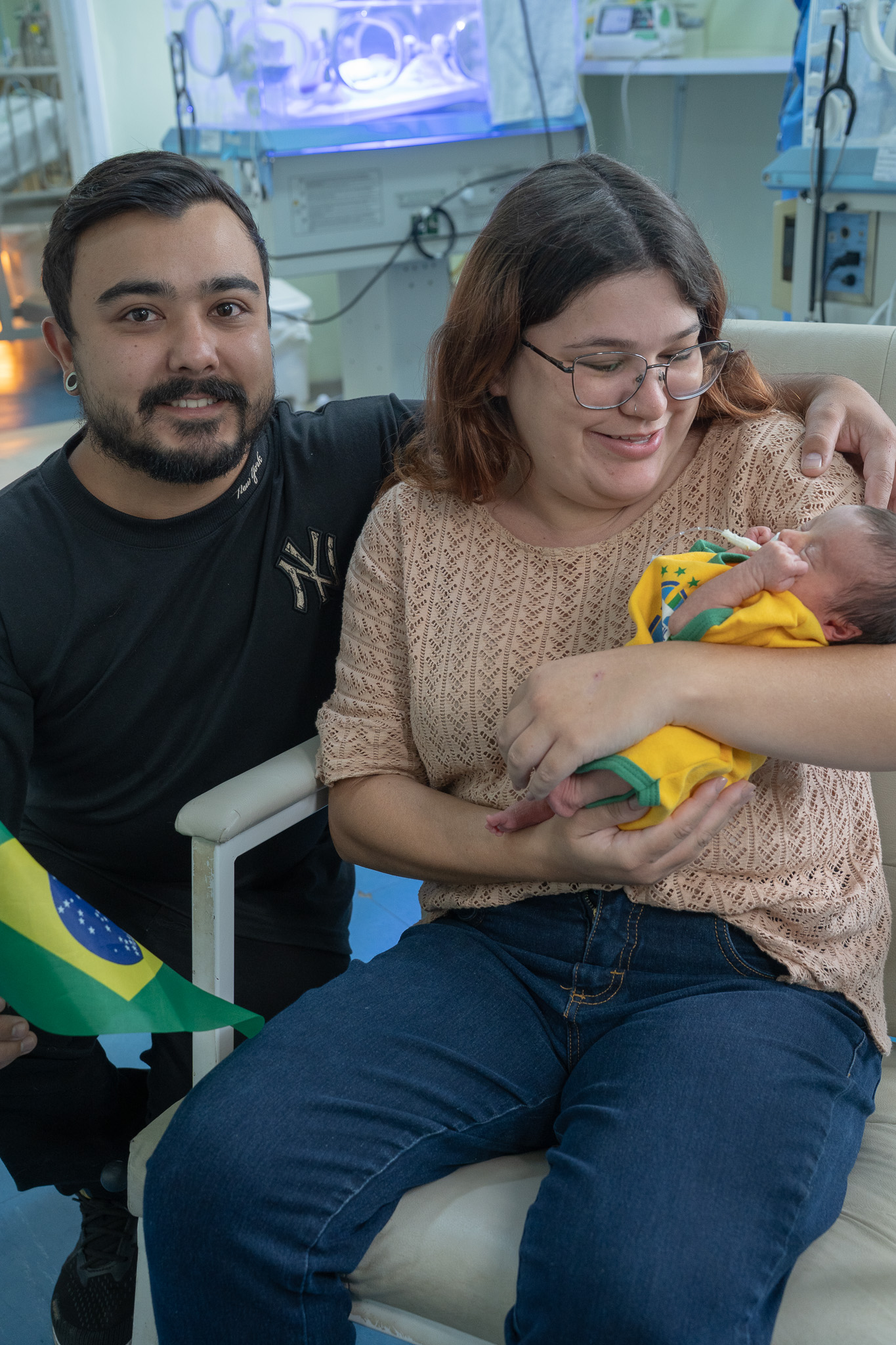 UTI Neonatal do Providência veste bebês com as cores do Brasil