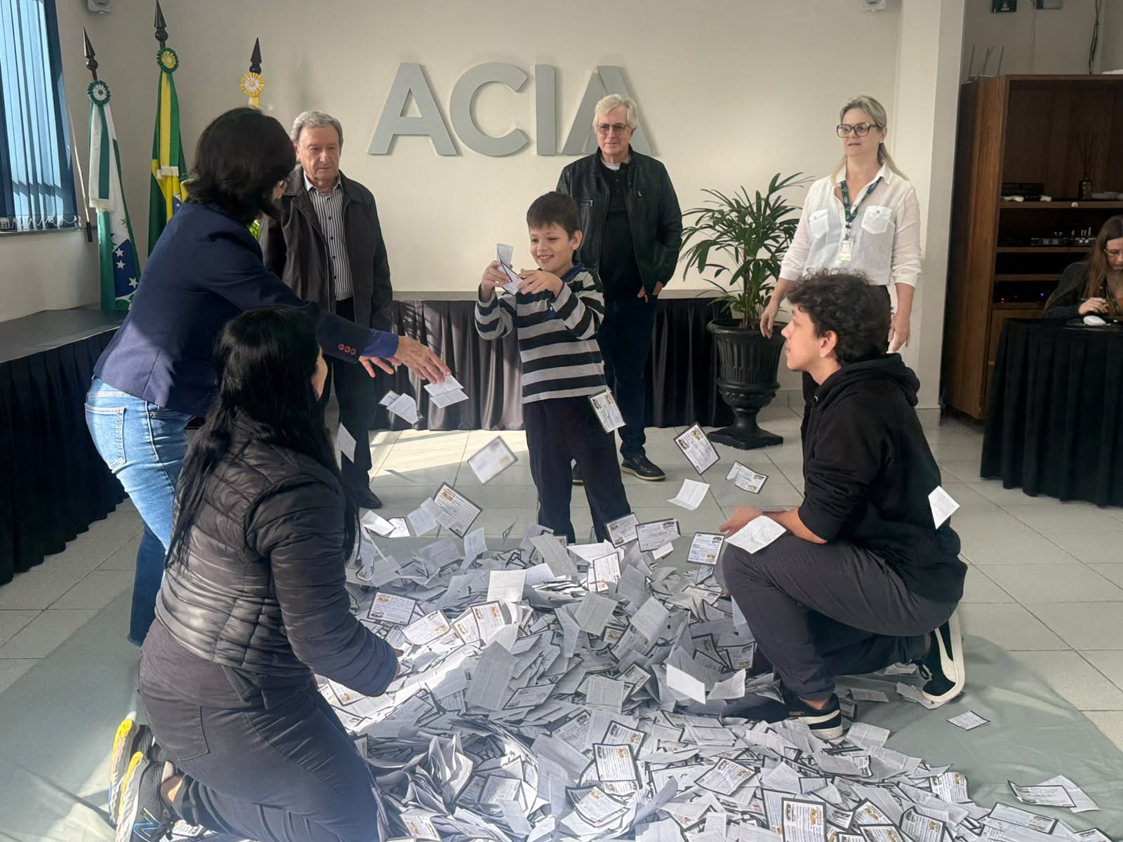 Acia realiza segundo sorteio da campanha “Comprar em Apucarana Faz Bem”