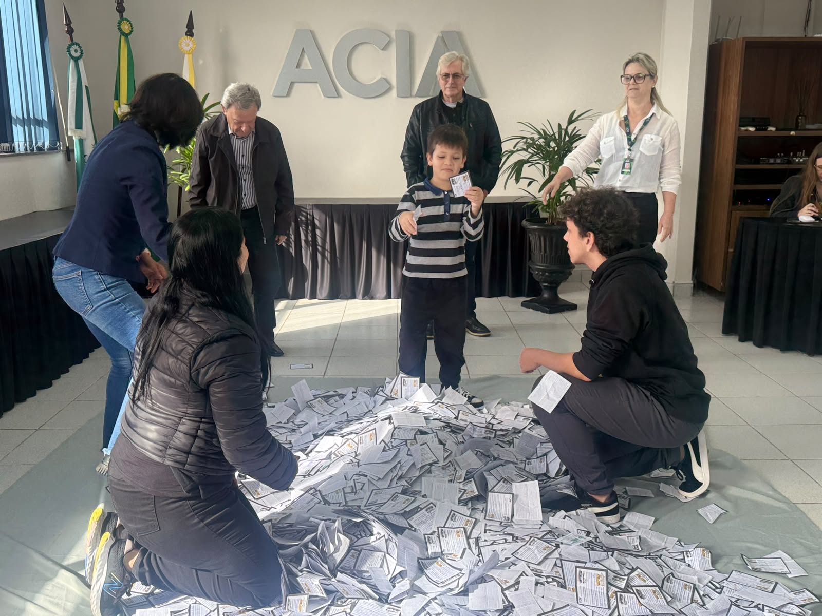 Acia realiza segundo sorteio da campanha “Comprar em Apucarana Faz Bem”