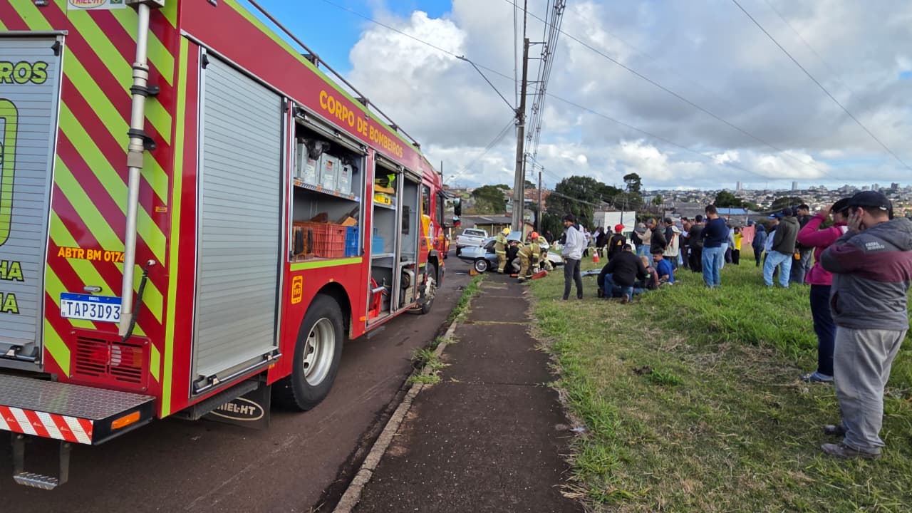Motorista morre após bater carro contra poste em Apucarana
