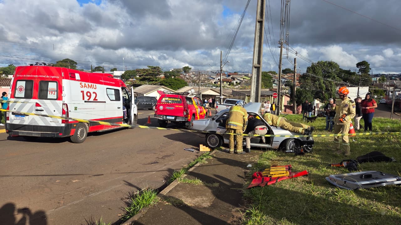 Motorista morre após bater carro contra poste em Apucarana