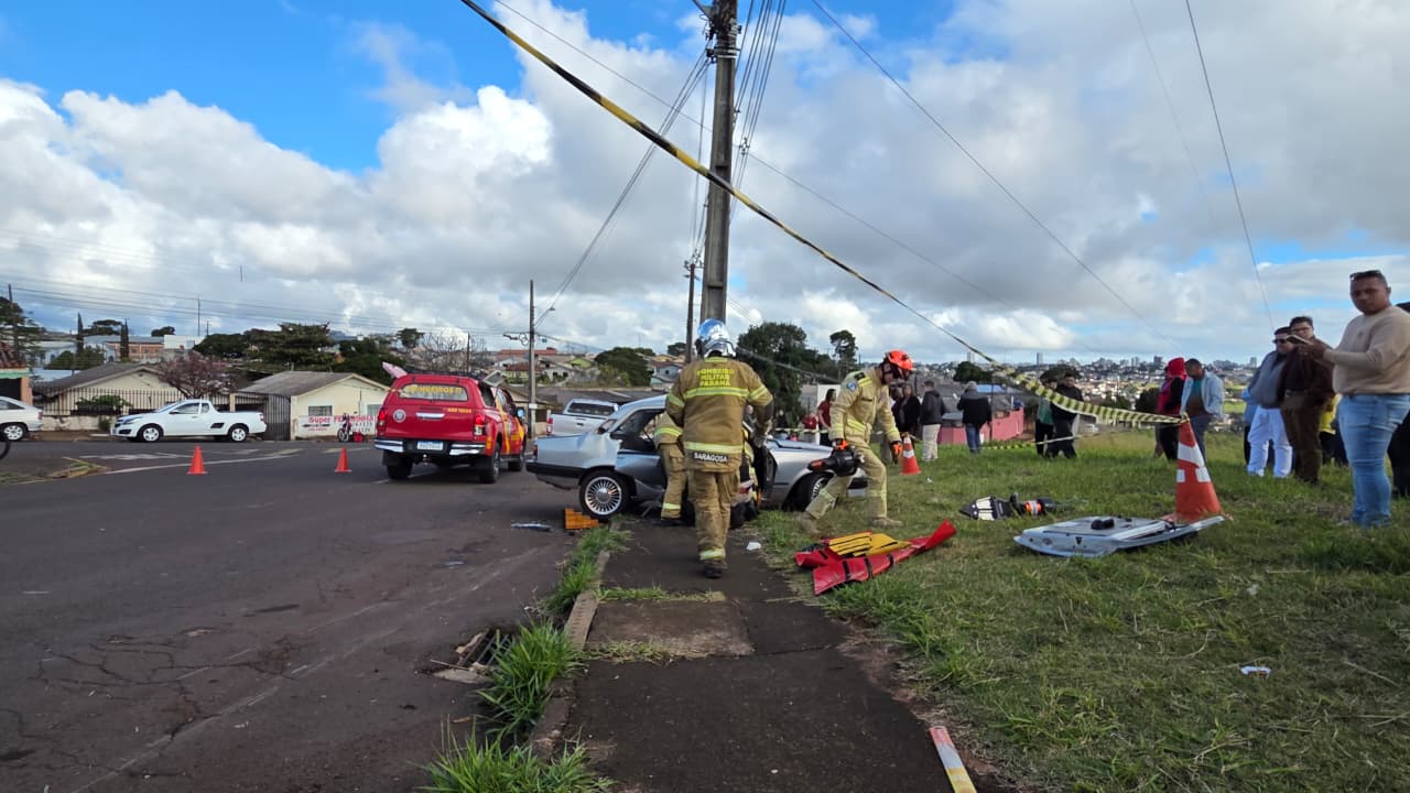 Motorista morre após bater carro contra poste em Apucarana