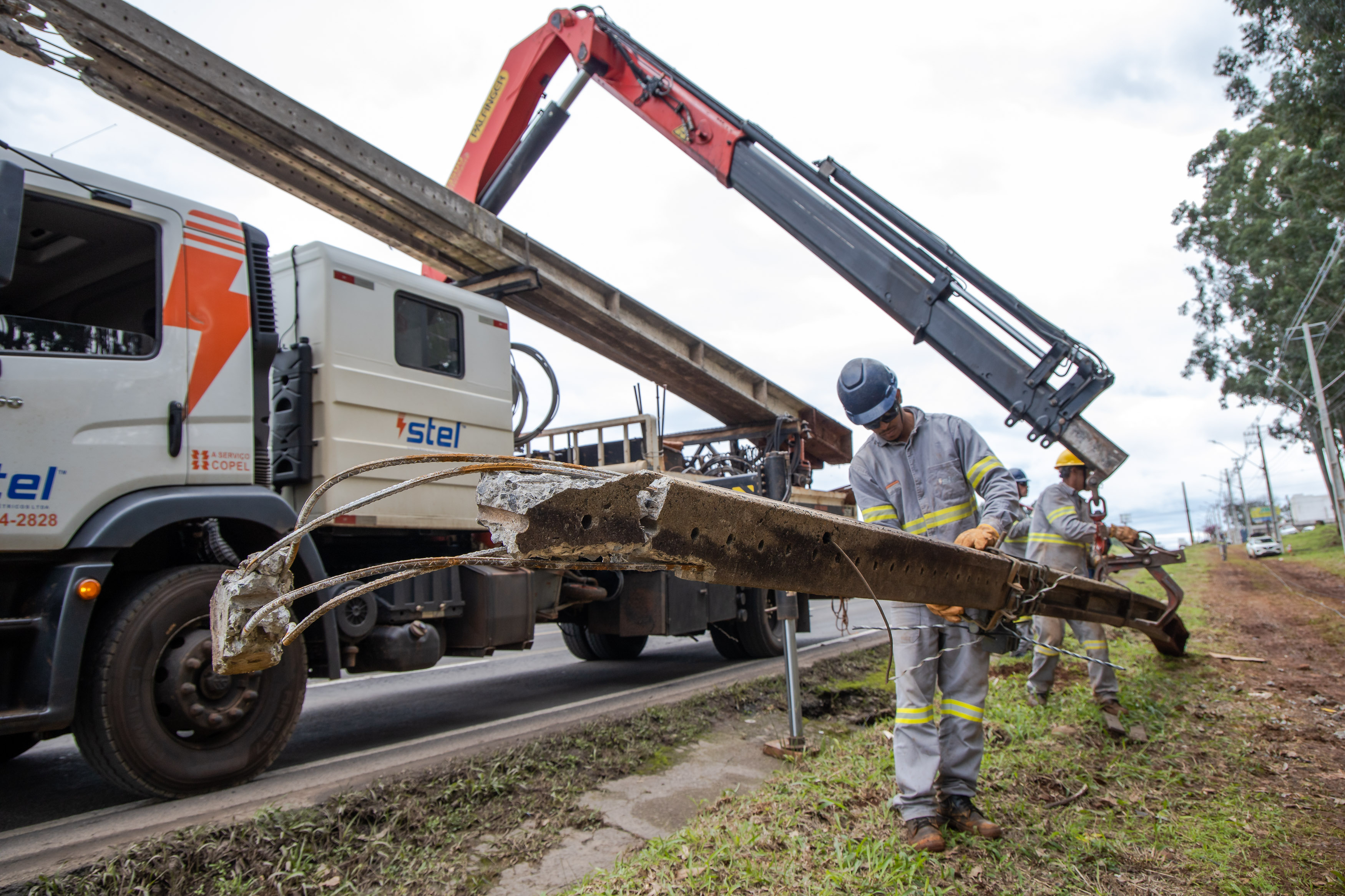 Realocação da rede elétrica é concluída para destravar duplicação da Avenida Minas Gerais