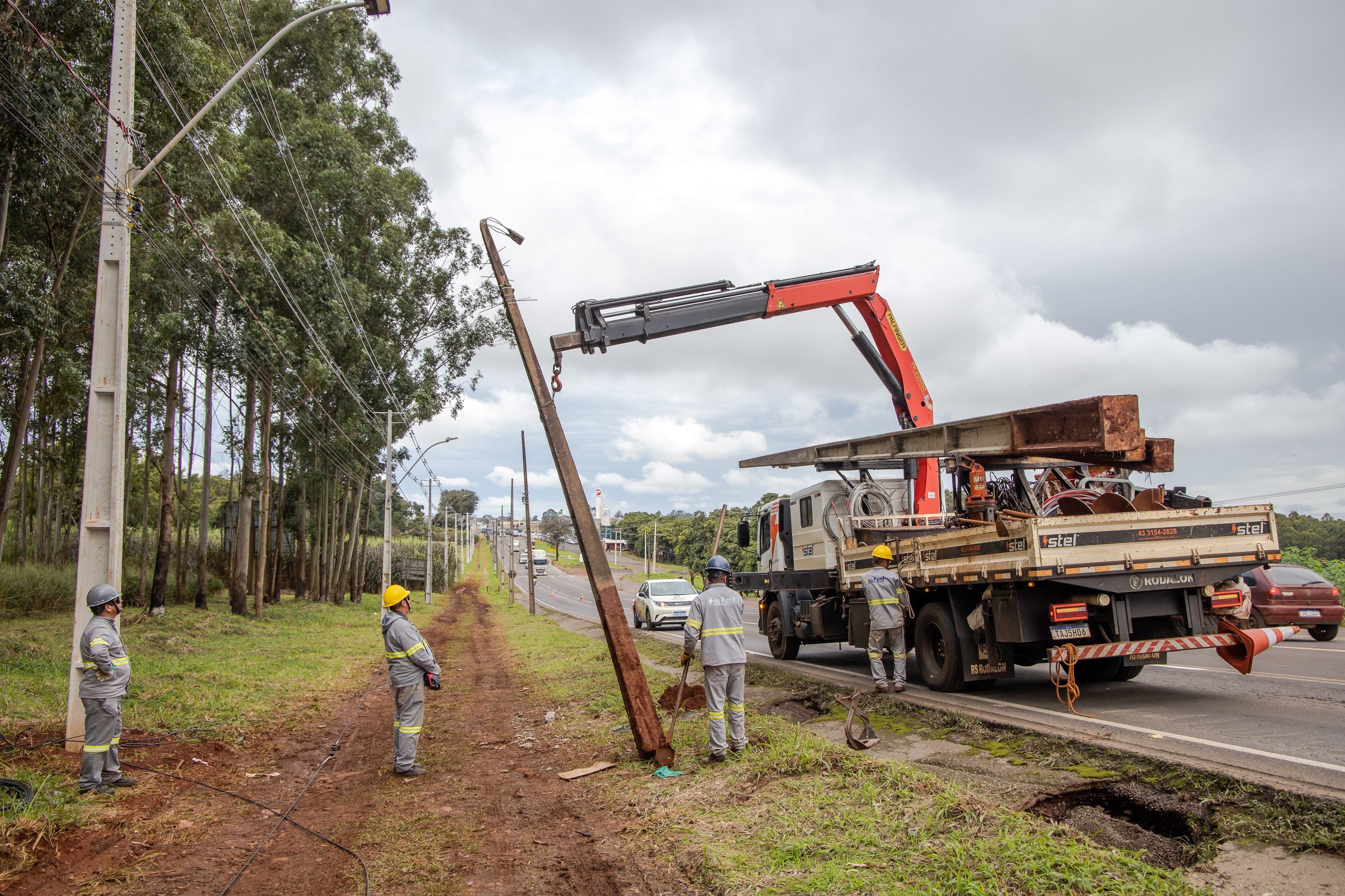 Realocação da rede elétrica é concluída para destravar duplicação da Avenida Minas Gerais