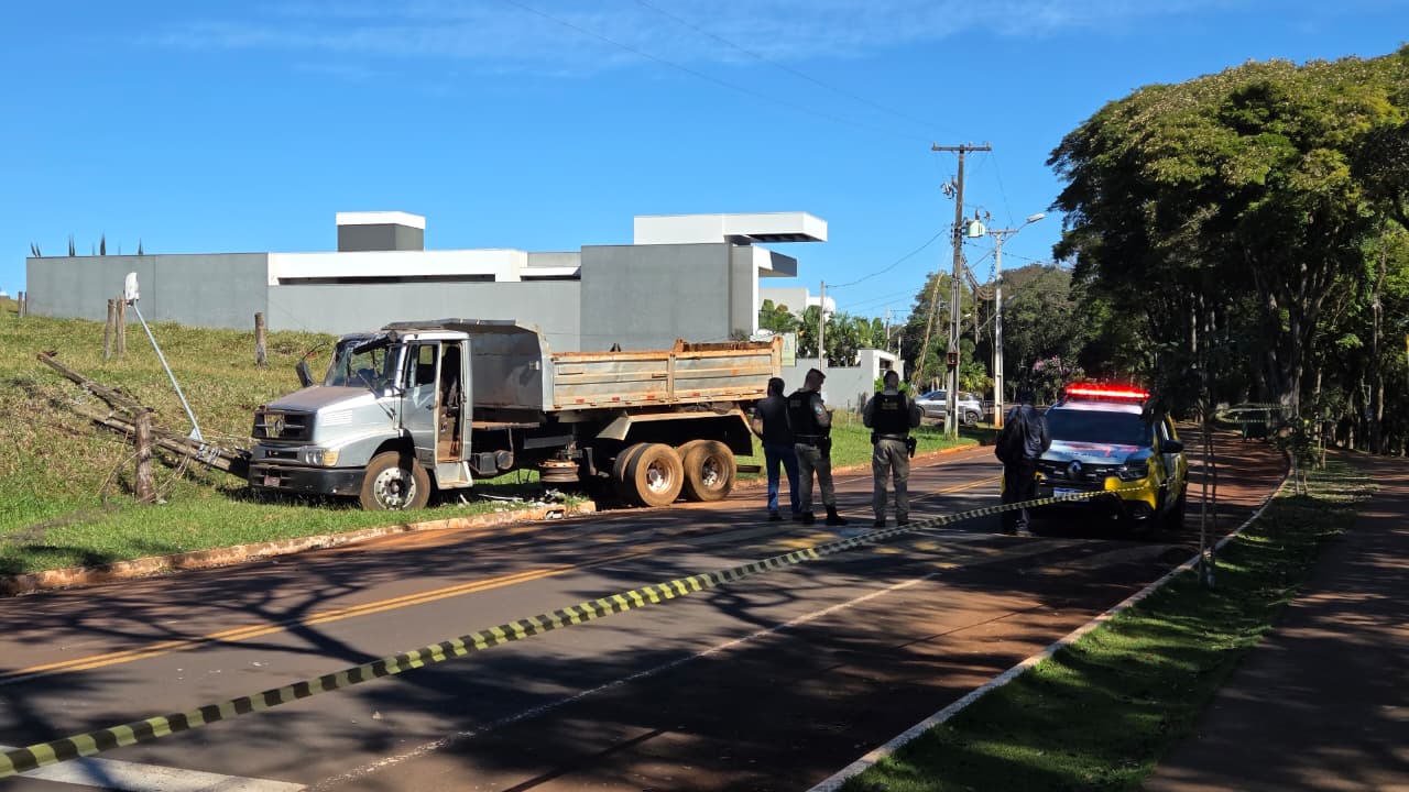 Acidente ocorreu no início da tarde desta terça-feira (7)