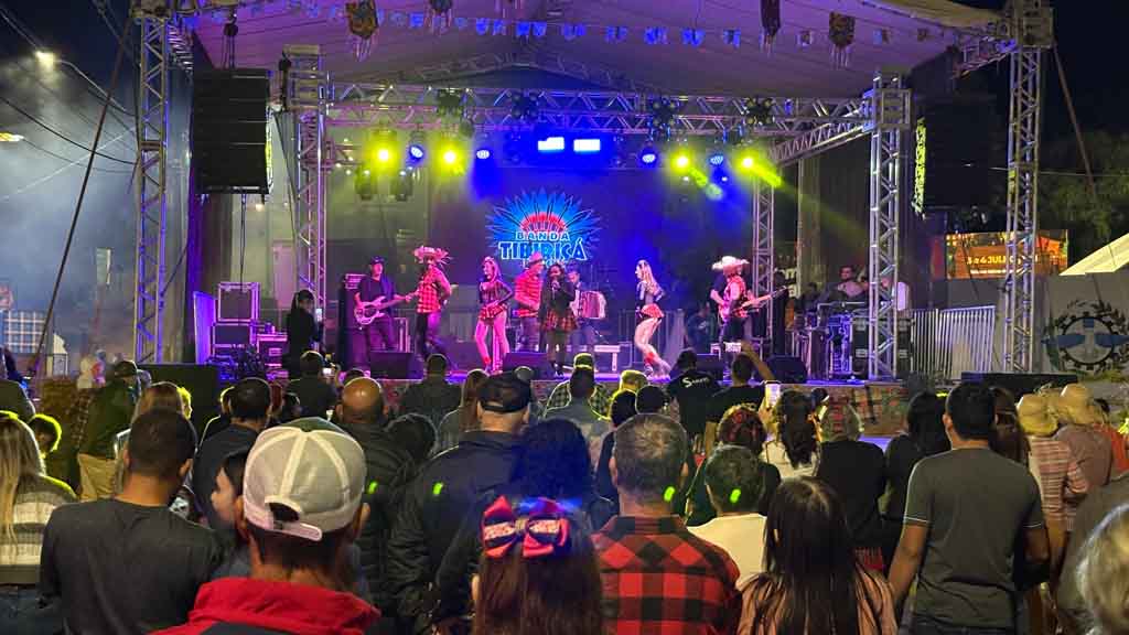 Arraiá de Ivaiporã confirma sucesso com shows, quadrilhas e grande público, veja fotos