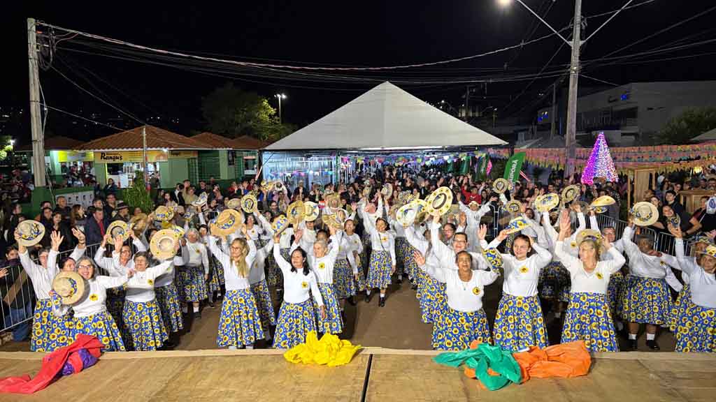 Arraiá de Ivaiporã confirma sucesso com shows, quadrilhas e grande público, veja fotos