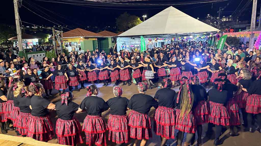 Arraiá de Ivaiporã confirma sucesso com shows, quadrilhas e grande público, veja fotos
