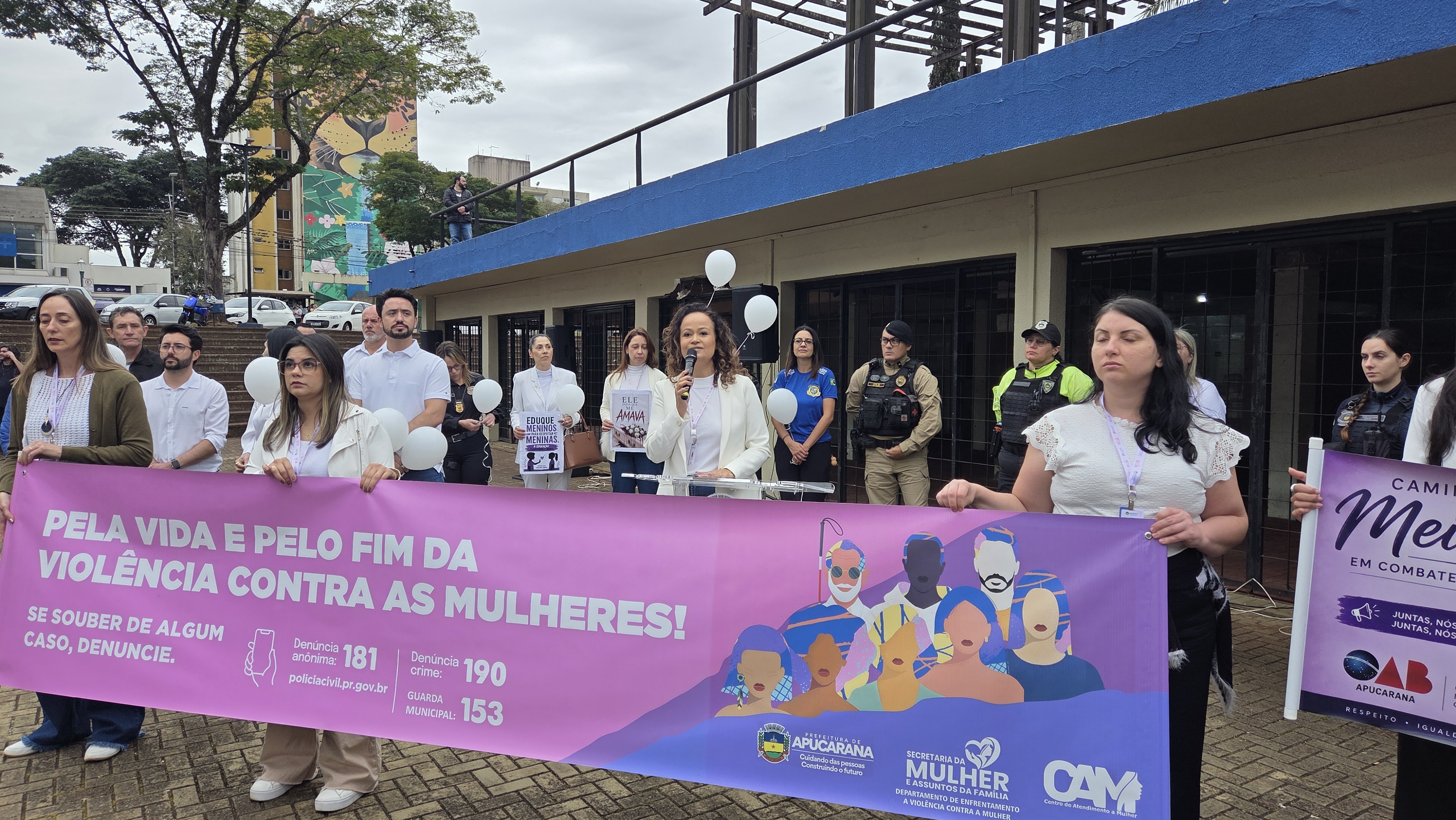 Caminhada do Meio-Dia mobiliza Apucarana contra o feminicídio