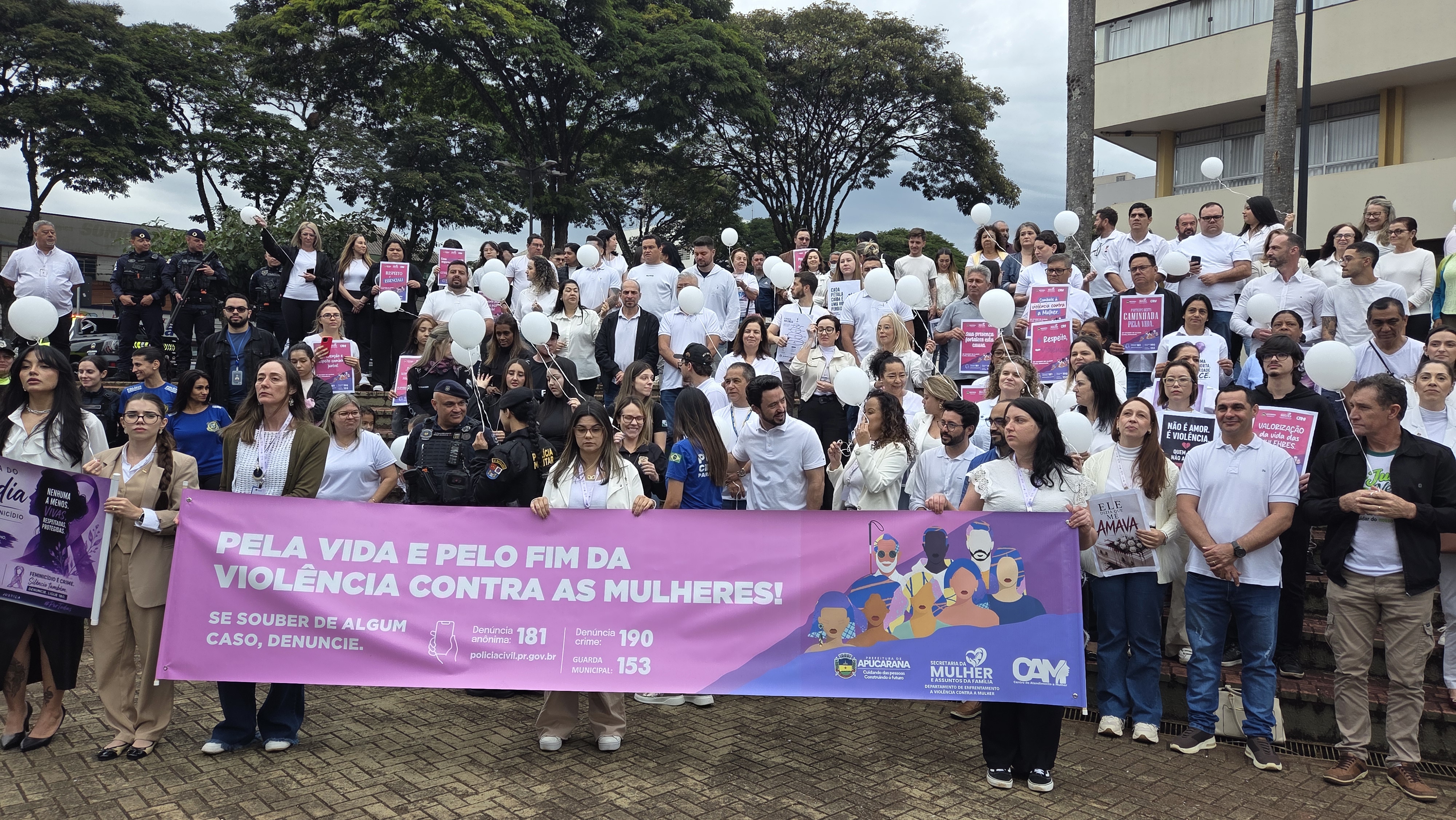 Caminhada do Meio-Dia mobiliza Apucarana contra o feminicídio