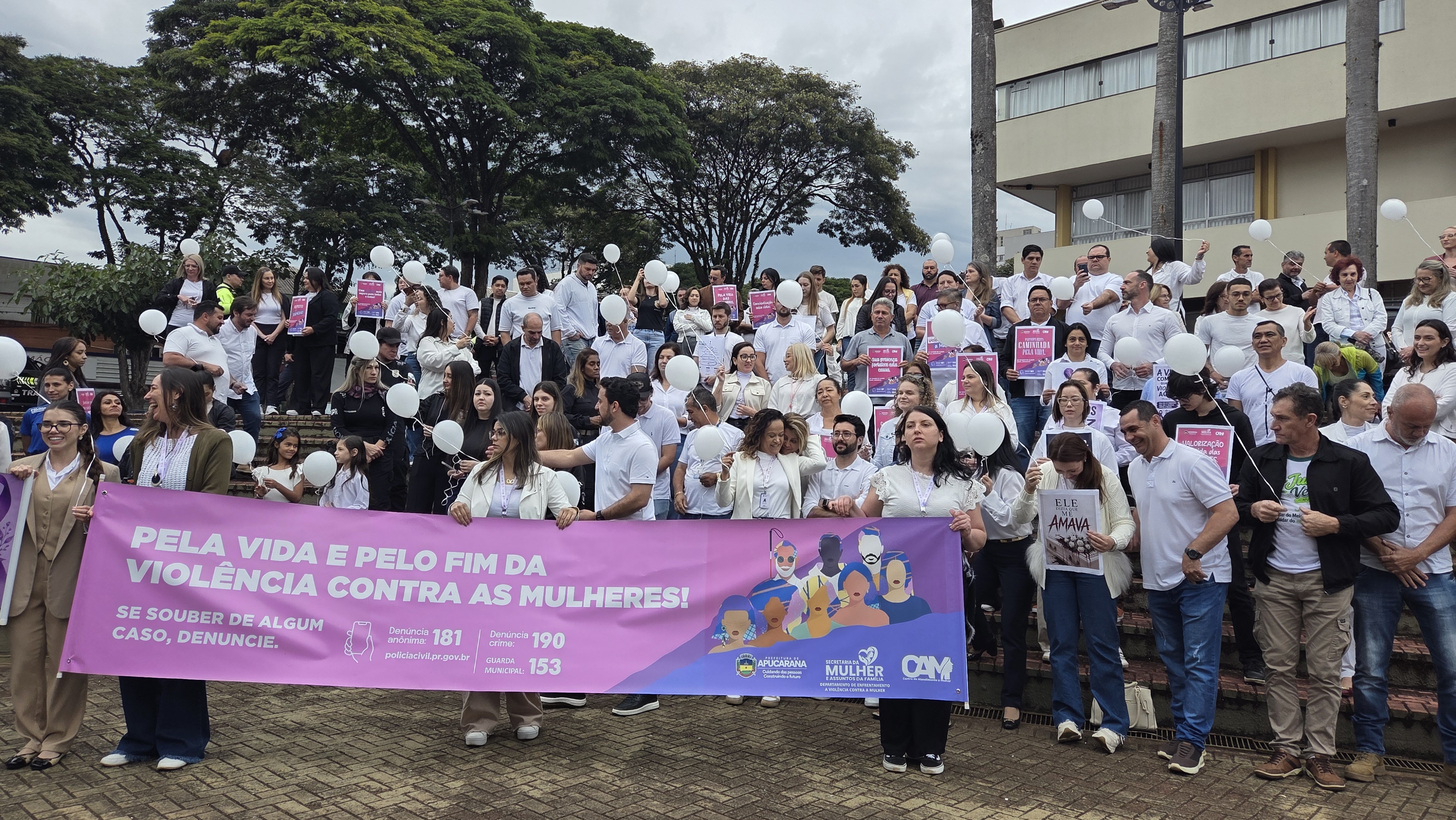 Caminhada do Meio-Dia mobiliza Apucarana contra o feminicídio