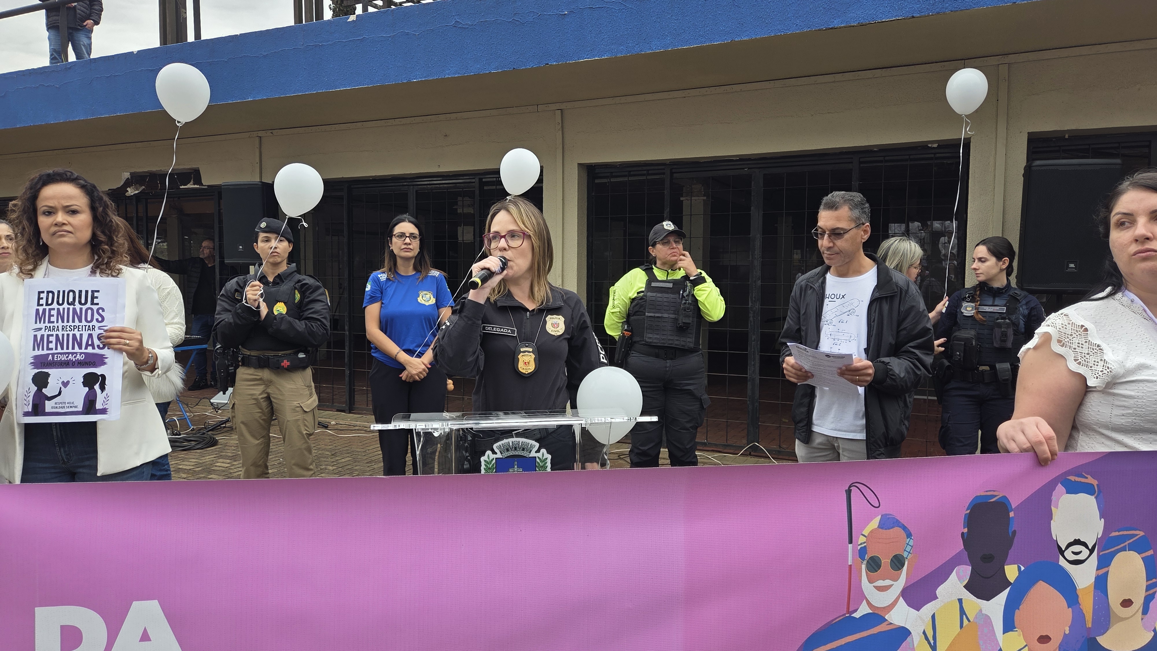 Caminhada do Meio-Dia mobiliza Apucarana contra o feminicídio