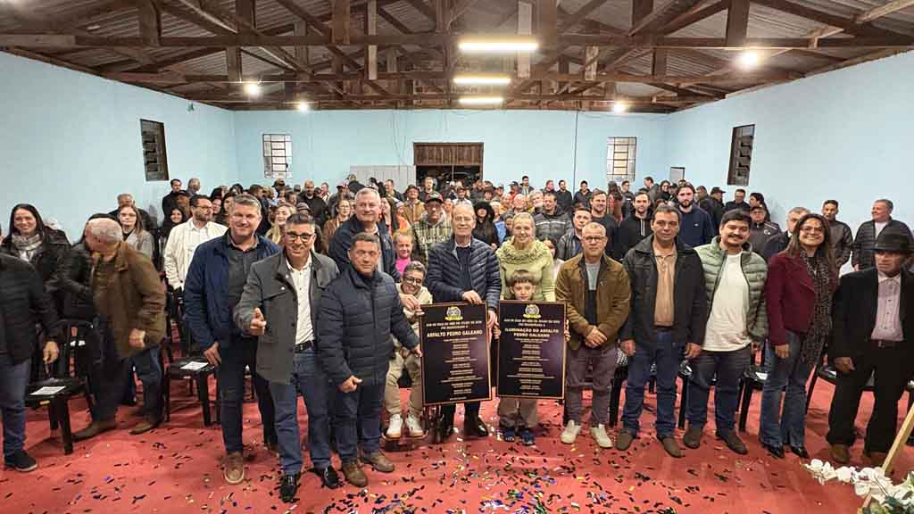 Carlos Gil inaugura asfalto e iluminação da Rodovia Pedro Galeano em Santa Bárbara