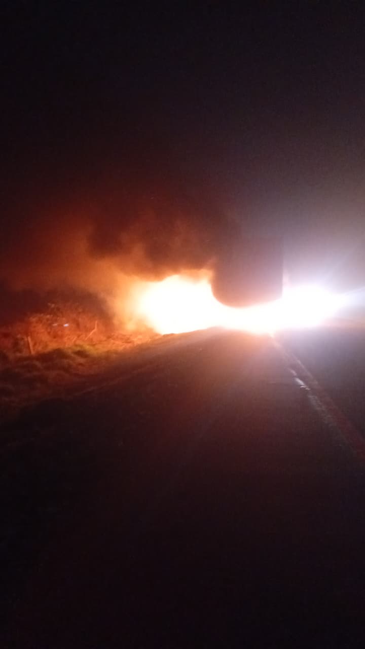Carreta pega fogo na BR-376 e causa congestionamento de 4 quilômetros no PR