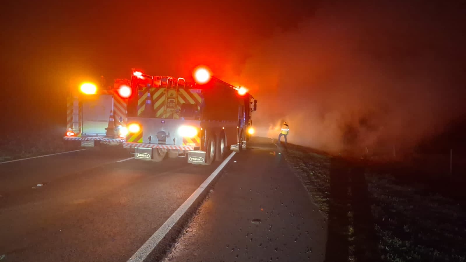 Carreta pega fogo na BR-376 e causa congestionamento de 4 quilômetros no PR