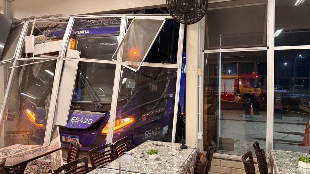 Ônibus desgovernado invade restaurante e mata gerente de 33 anos em SC