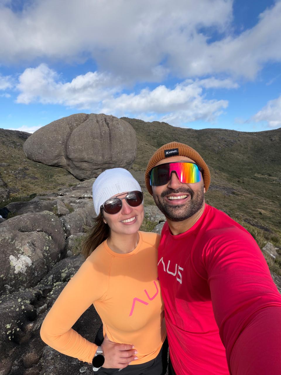 Ovos de Galinha são uma formação rochosa de blocos de granito arredondados localizada na Parte Alta do Parque Nacional do Itatiaia