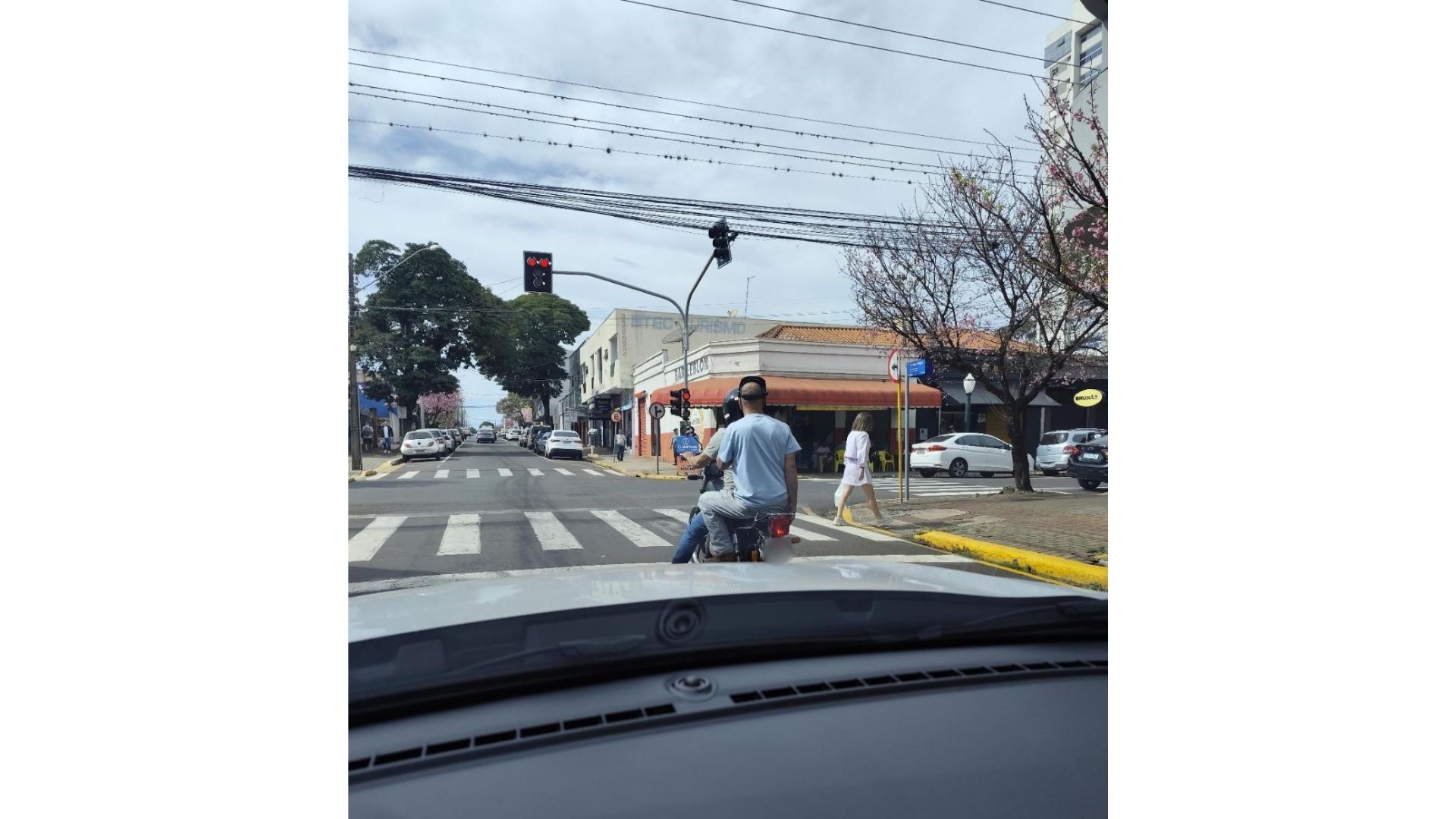 Página vira 'fiscal' do trânsito e expõe irregularidades em Apucarana; veja fotos