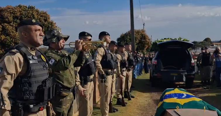 PM vítima de infarto é sepultado com honras militares em Apucarana