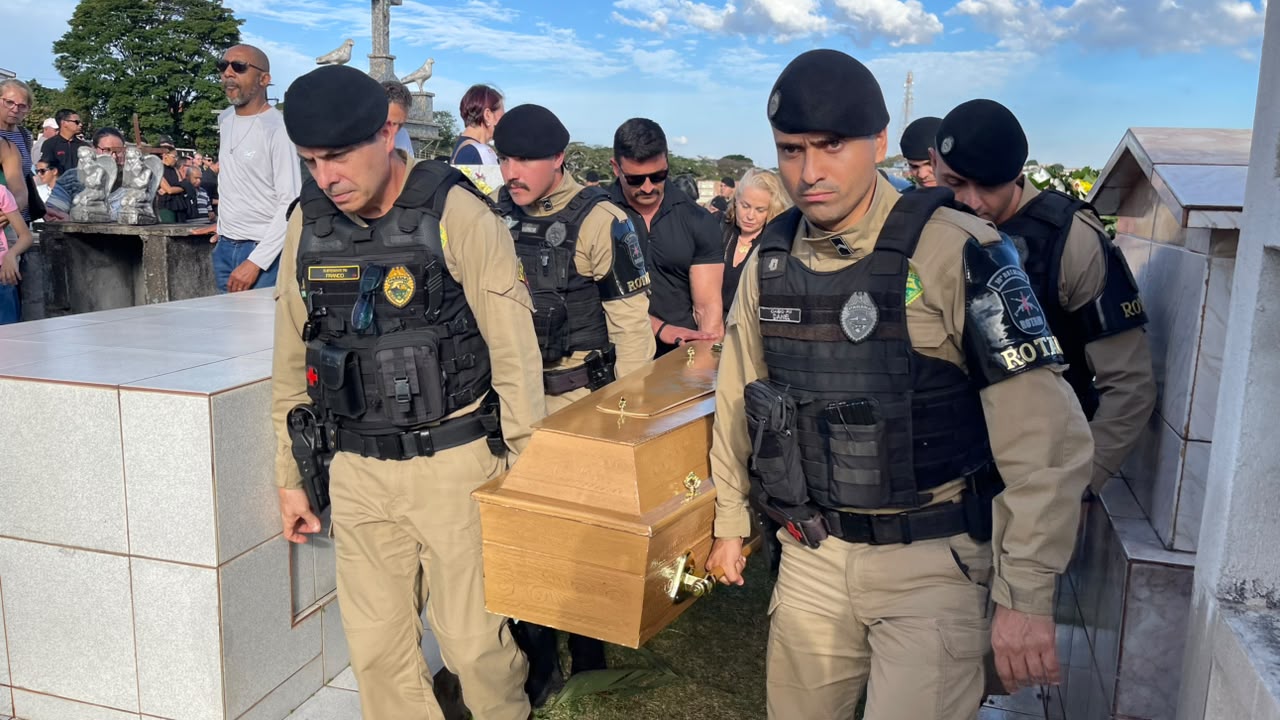 PM vítima de infarto é sepultado com honras militares em Apucarana