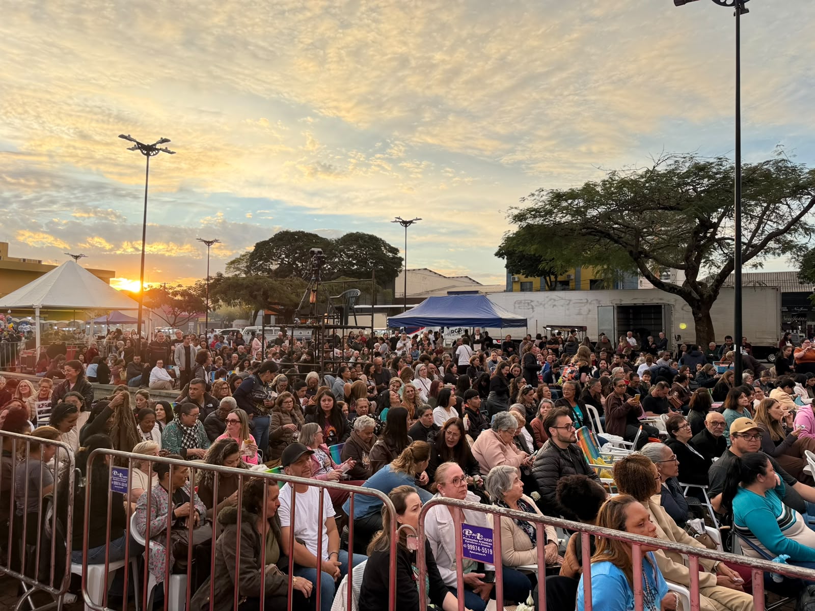 Praça está lotada