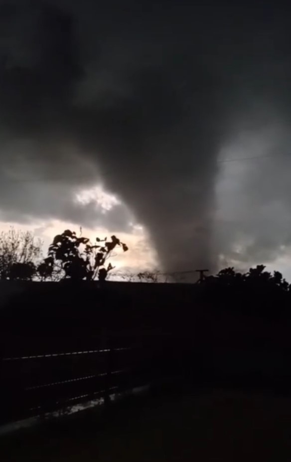 Tornado com ventos a mais de 300km/h deixa feridos e destruição no RS