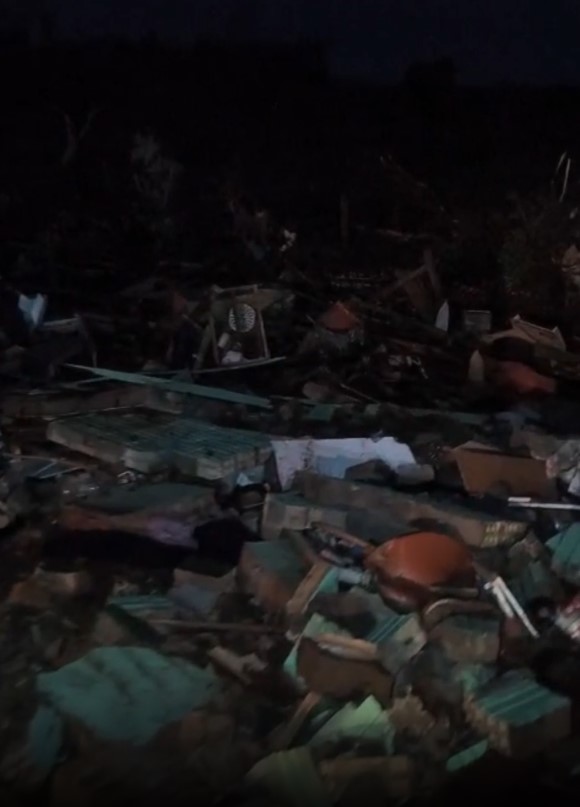 Tornado com ventos a mais de 300km/h deixa feridos e destruição no RS