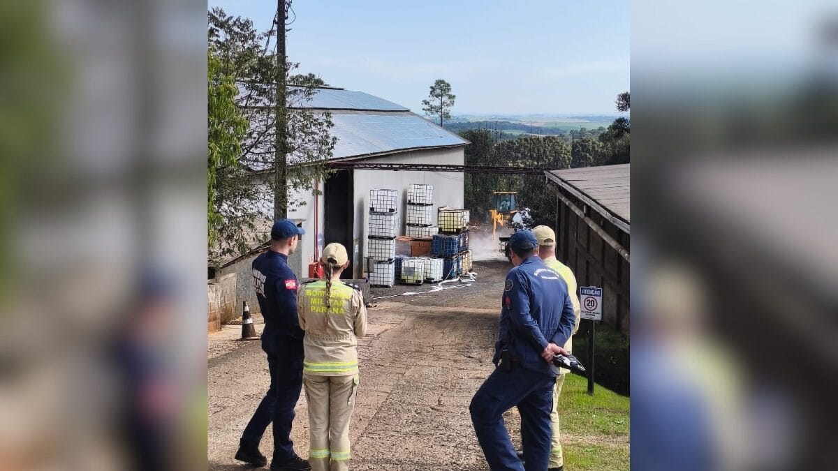 Vazamento de ácido clorídrico em fábrica mobiliza bombeiros do PR e SC
