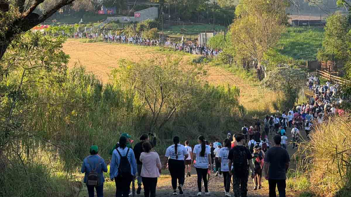 Caminhada de Jesus das Santas Chagas reúne mais de mil pessoas em Ivaiporã