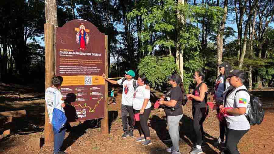 Caminhada de Jesus das Santas Chagas reúne mais de mil pessoas em Ivaiporã
