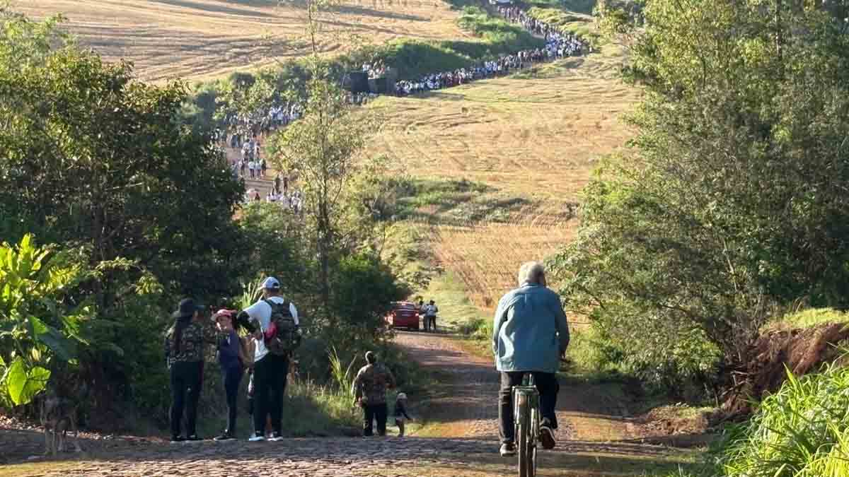 Caminhada de Jesus das Santas Chagas reúne mais de mil pessoas em Ivaiporã