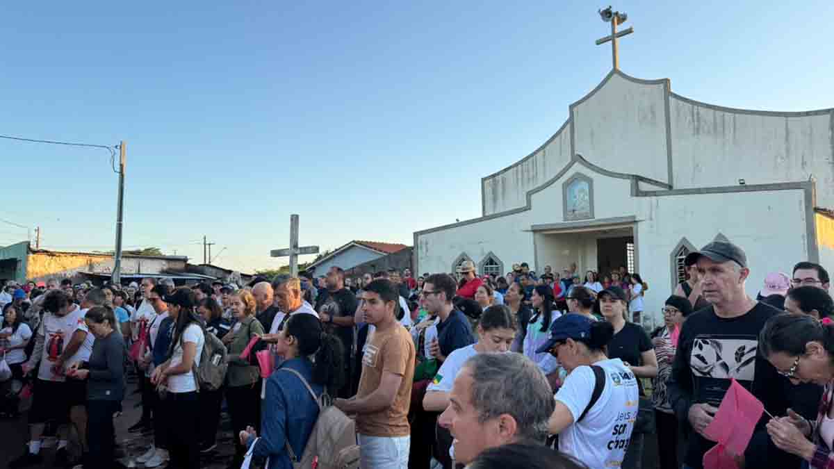 Caminhada de Jesus das Santas Chagas reúne mais de mil pessoas em Ivaiporã