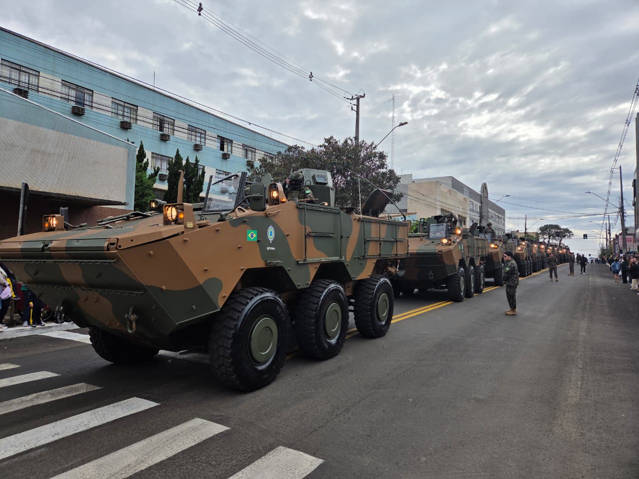 Desfile da Independência reúne 90 entidades e atrai grande público em Apucarana
