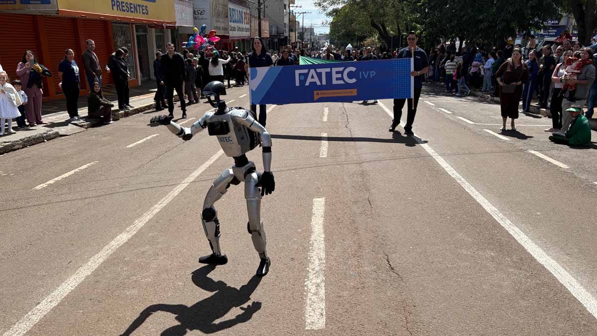 Desfile dos 204 anos da Independência reúne multidão em Ivaiporã