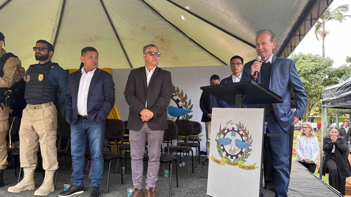 Desfile dos 204 anos da Independência reúne multidão em Ivaiporã