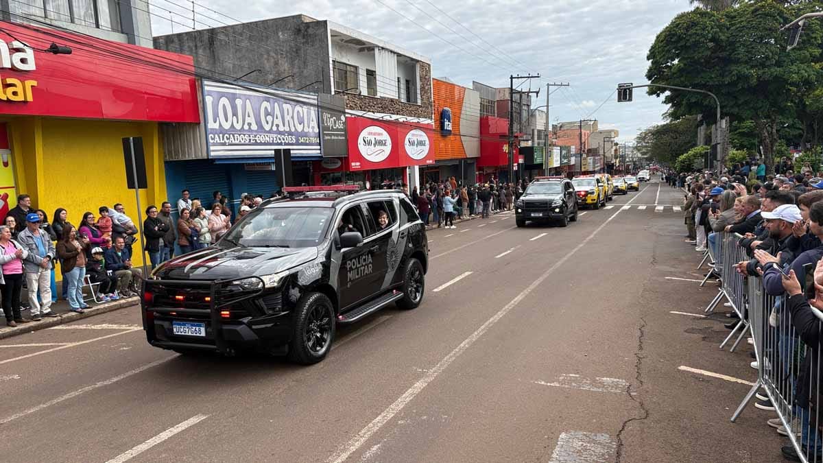 Desfile dos 204 anos da Independência reúne multidão em Ivaiporã