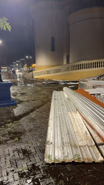 FOTOS: Temporal com ventos de 125 km/h deixa rastro de destruição em Apucarana