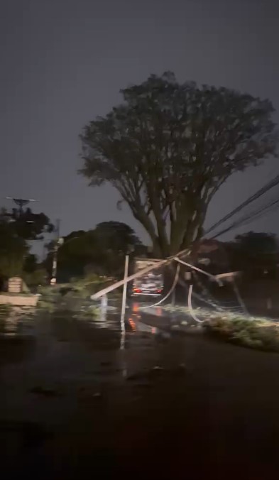 FOTOS: Temporal com ventos de 125 km/h deixa rastro de destruição em Apucarana