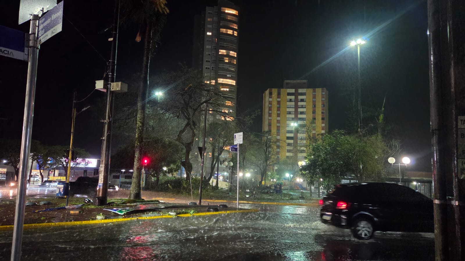 FOTOS: Temporal com ventos de 125 km/h deixa rastro de destruição em Apucarana