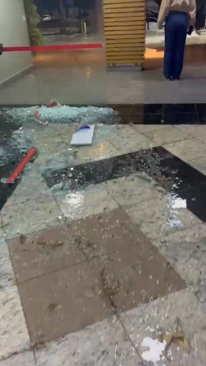 FOTOS: Temporal com ventos de 125 km/h deixa rastro de destruição em Apucarana