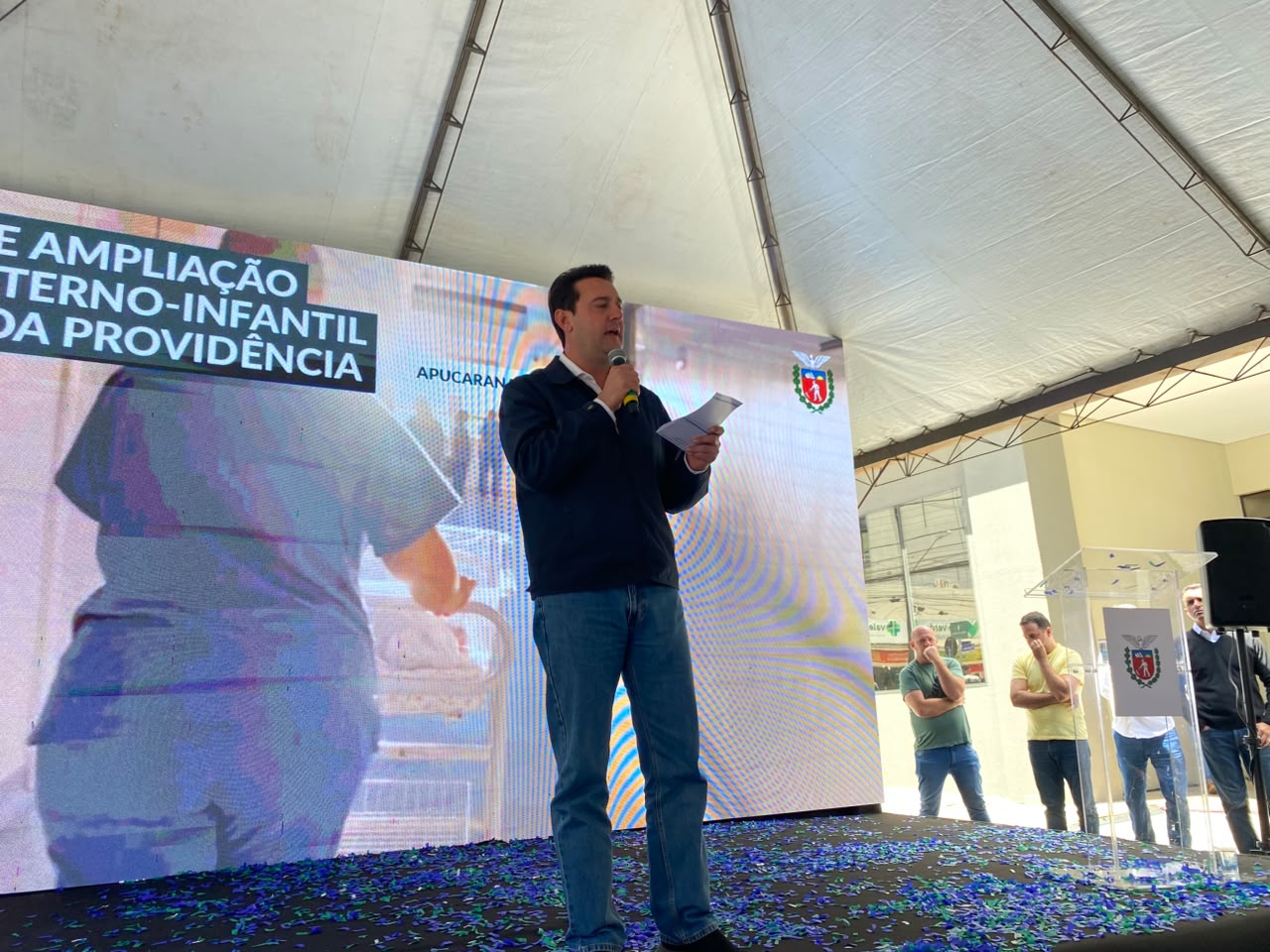 Governador Ratinho Junior discursa durante inauguração de obra em Apucarana