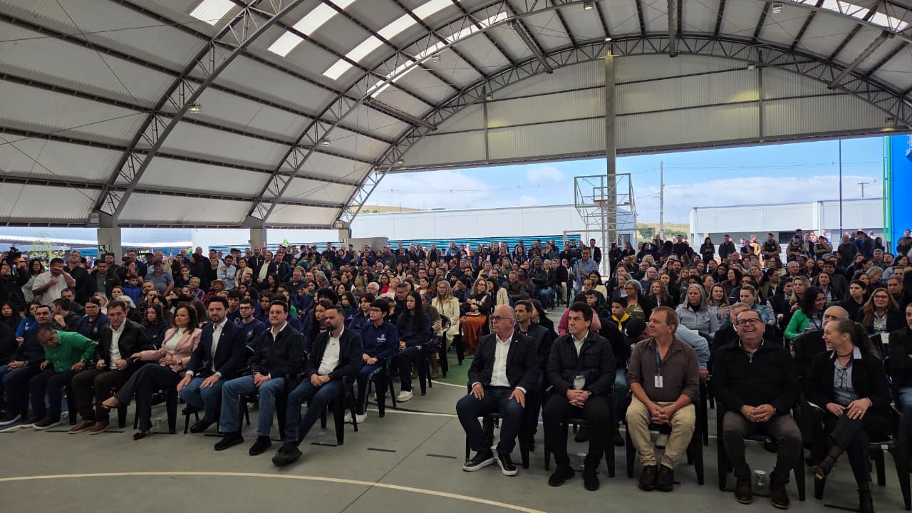 Governador Ratinho Junior inaugura novo prédio para colégio estadual na Vila Reis