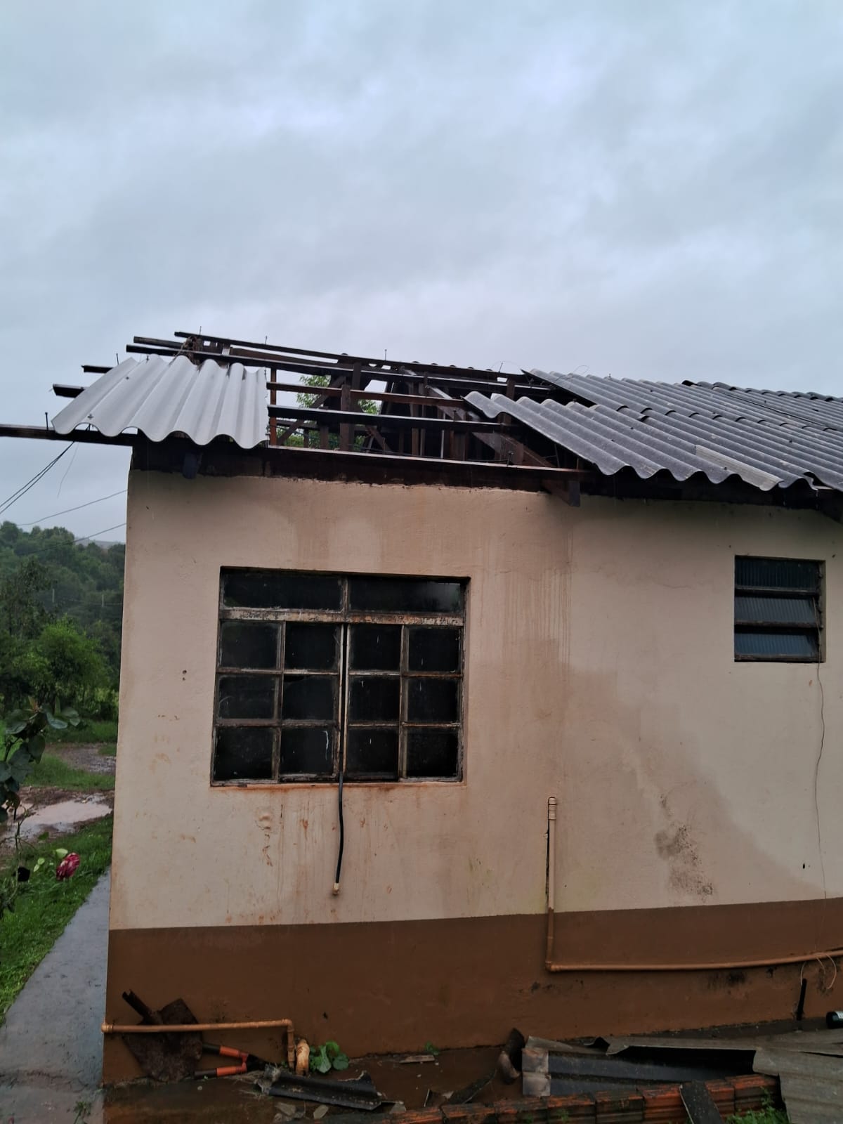 Tempestade deixa prejuízo nas lavouras e estufas na zona rural de Apucarana