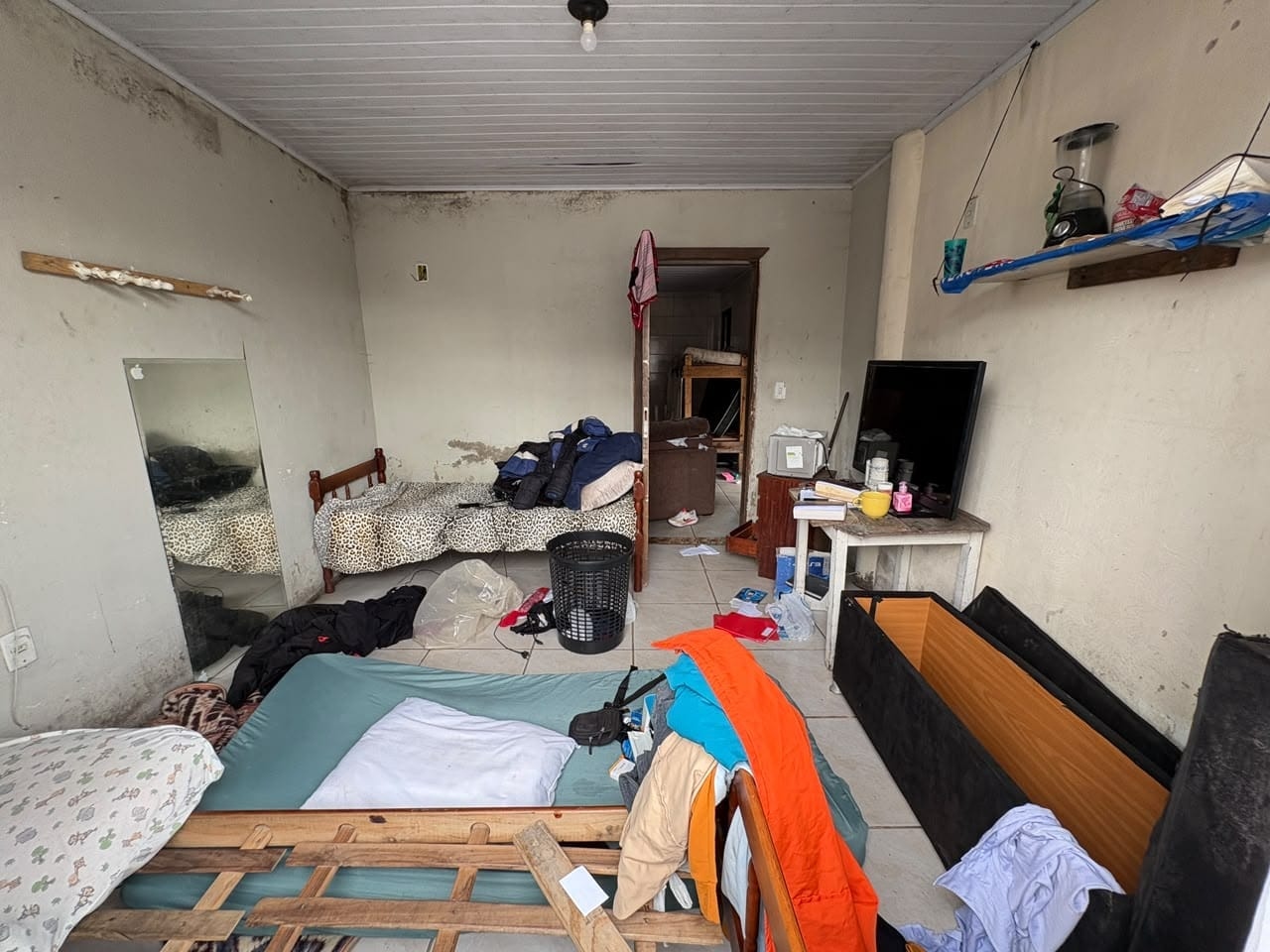 Moradores de rua eram explorados por falsa ONG e mantidos em condições degradantes em SC