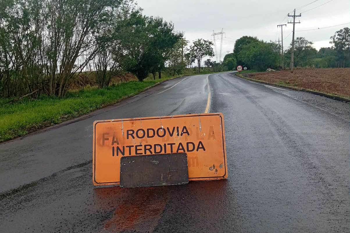 Vai viajar? Temporais causam interdição de quatro rodovias no Paraná; veja rotas alternativas