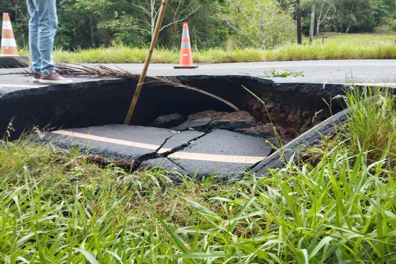 Vai viajar? Temporais causam interdição de quatro rodovias no Paraná; veja rotas alternativas