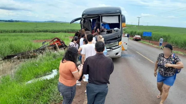 Ainda não há informações sobre feridos nem sobre as circunstâncias que causaram o acidente.