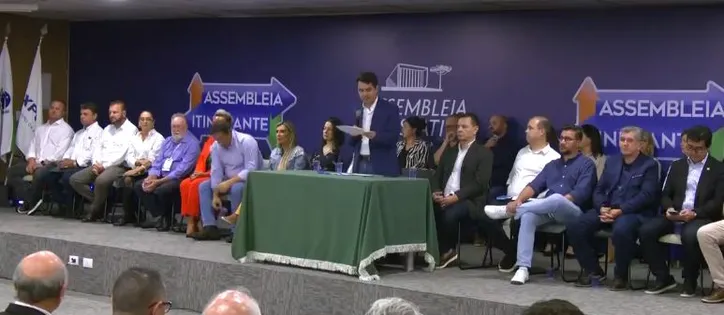 Alexandre Curi discursa na abertura dos trabalhos no Expoara em Arapongas