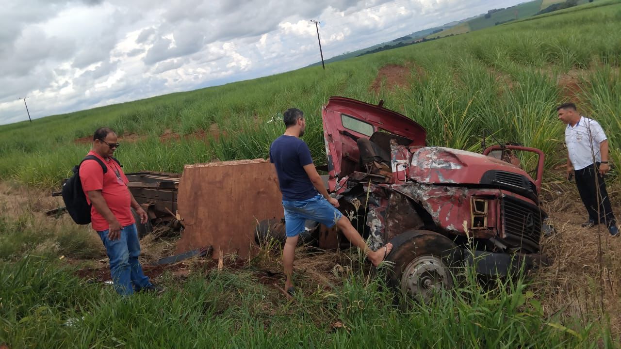 Acidente com ônibus deixa dois feridos graves em Bom Sucesso