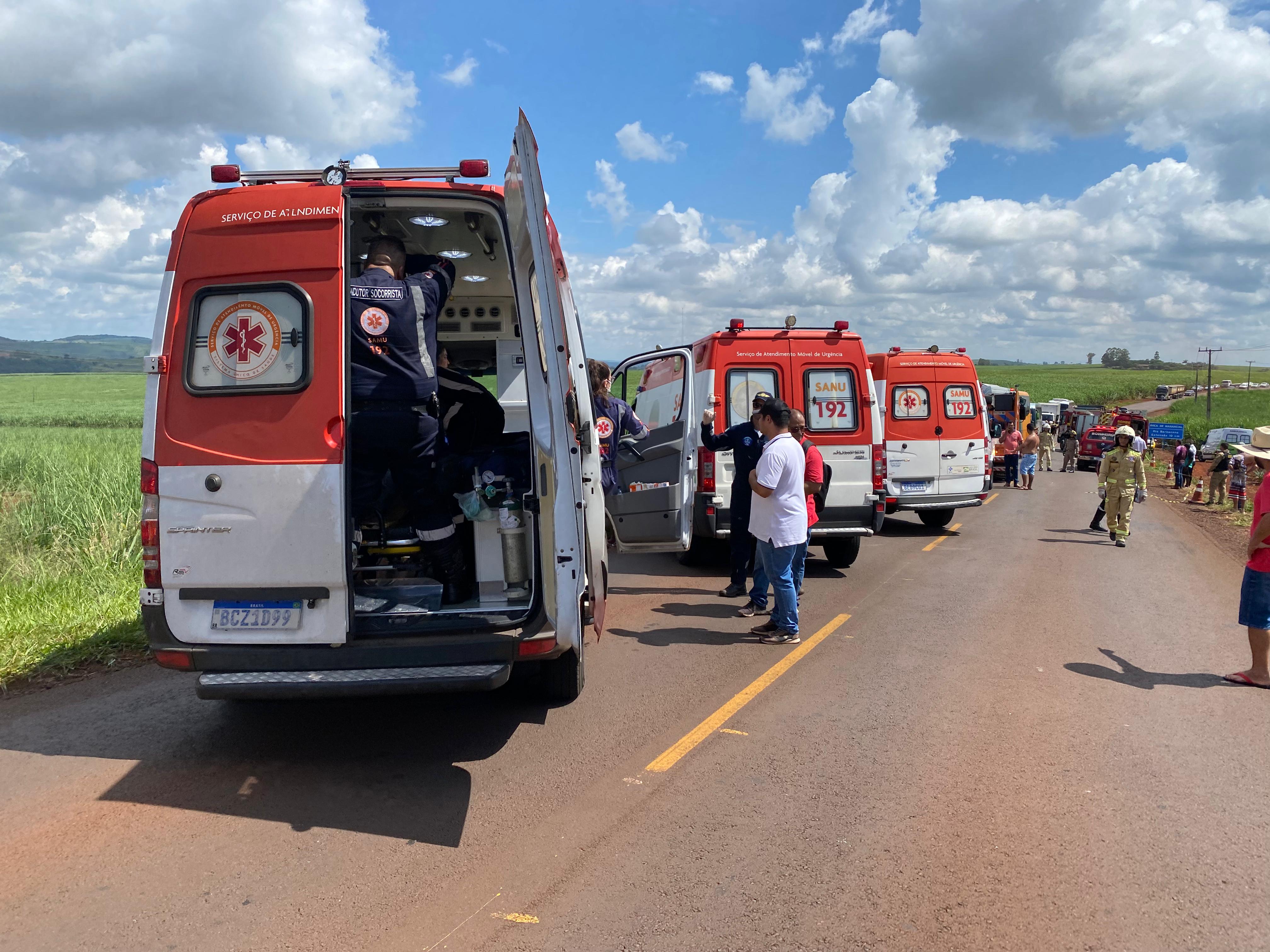 Acidente entre caminhão e ônibus deixa vários feridos em Bom Sucesso